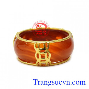 Nhẫn ngọc mã não bọc rồng sẽ là món quà trang trọng để dành tặng cho phái mạnh.