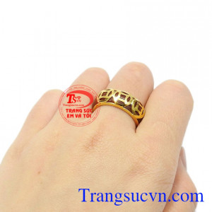 Nhẫn ngọc mã não kim tiền tài lộc.