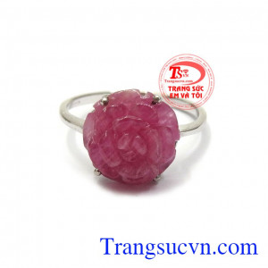 Đá ruby là đá quý thiên nhiên được nhiều người săn lùng không chỉ vì sự quý hiếm mà còn đá ruby với ý nghĩa may mắn và thành công