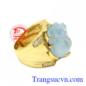 Tỳ hưu là linh vật mà ai cũng mong muốn bởi nó mang lại tài lộc và thịnh vượng cho ngưởi dùng. Nhẫn tỳ hưu aquamarine thịnh vượng