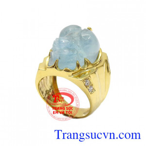 Nhẫn tỳ hưu aquamarine thịnh vượng là một thiết kế mới của Trang sức Em và Tôi.