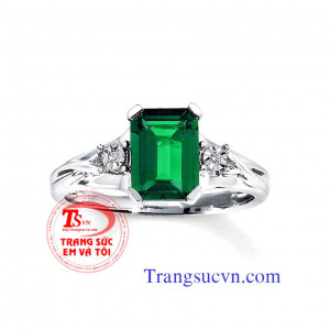 Nhẫn vàng trắng gắn emerald