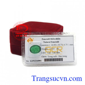 Viên Emerald thiên nhiên tài lộc mang đến nhiều may mắn cho người dùng.