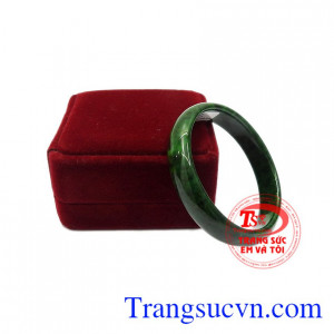 Mang lại sự bình an và may mắn. Vòng cẩm thạch thiên nhiên quý bà