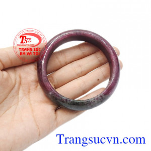 Ruby thiên nhiên với nhiều tác dụng trọng phong thủy và hỗ trợ điều trị một số bệnh. Vòng ruby thiên nhiên cao cấp