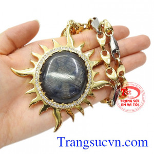 Bộ mặt dây Sapphire ánh hào quang chất lượng.