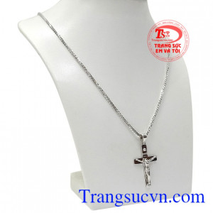 Bộ mặt dây thánh giá vàng trắng sẽ là món quà ý nghĩa để dành tặng cho người thân, bạn bè vào những ngày lễ tết.