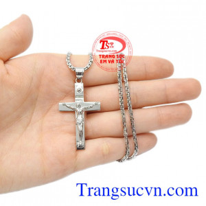Bộ mặt dây thánh giá vàng trắng duyên dáng.