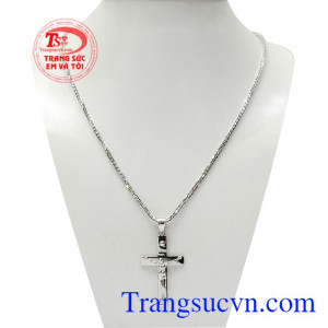 Bộ mặt dây thánh giá vàng trắng là sự kết hợp của thánh giá vàng trắng và dây chuyền nữ duyên dáng.