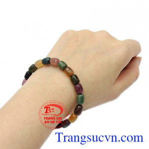 Chuỗi tay Tourmaline màu sắc sẽ là món quà đầy tinh tế để dành tặng cho người thân, bạn bè. 