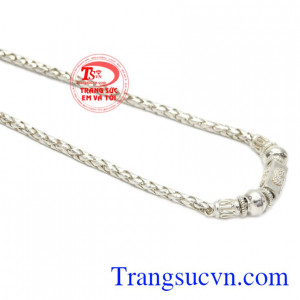 Dây chuyền bạc trẻ em cá tính giúp các bé cản gió độc, sức khỏe dồi dào.