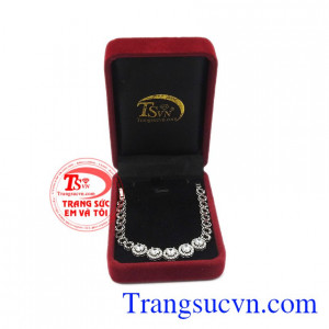 Sản phẩm là món quà ý nghĩa để dành tặng cho người phụ nữ mà bạn yêu thương. Lắc bạc quý phái