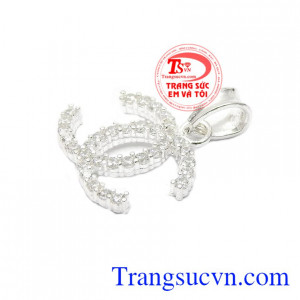 Sản phẩm thích hợp với nhiều trang phục