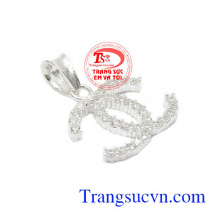 Những viên đá nhỏ tạo vẻ tinh tế, sang trọng