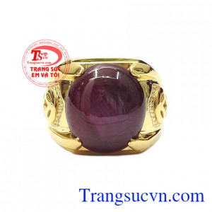 Nhẫn nam ruby sao thiên nhiên tài lộc được chế tác từ vàng tây 14k và đá ruby sao thiên nhiên hợp mệnh. 