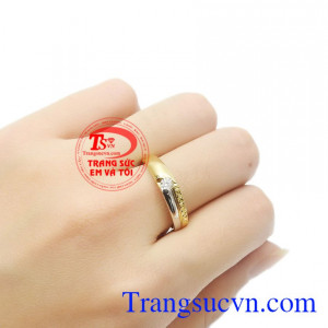 Nhẫn nam vàng thành công thích hợp với nhiều độ tuổi. 