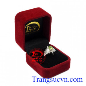 Nhẫn nữ bạc Peridot độc đáo thiên nhiên.