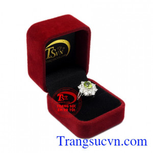 Nhẫn nữ bạc Peridot thịnh vượng, phát tài, phát lộc.
