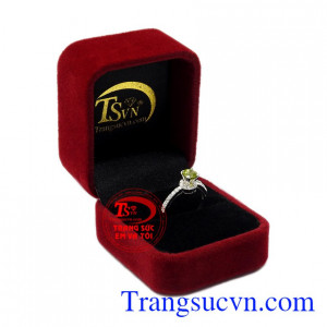 Nhẫn nữ bạc Peridot giao hàng toàn quốc.