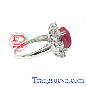 Sản phẩm kết hợp bạc và ruby thiên nhiên mang đến cho người dùng một sản phẩm hoàn hảo với giá thành ưu đãi. Nhẫn nữ bạc ruby quý phái