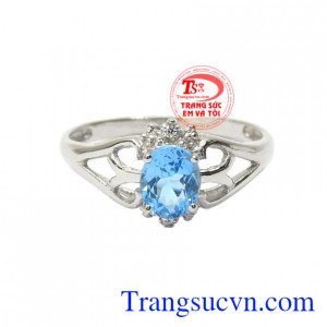 Nhẫn nữ bạc Topaz duyên dáng biểu tượng cho sự thông minh, sắc đẹp, lòng chung thủy.