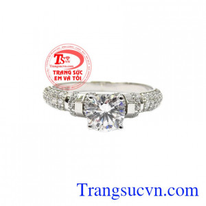 Nhẫn nữ vàng trắng hoàn hảo được chế tác từ vàng trắng 18k và đá cz bền đẹp, sáng bóng.