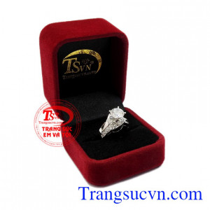 Sản phẩm phục hợp làm quà tặng cho người thân và bạn bè. Nhẫn nữ vàng trắng quyến rũ.
