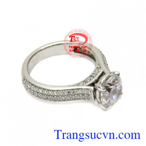 Chiếc nhẫn này rất phù hợp để làm nhẫn cầu hôn, hay làm quà tặng vào những dịp ý nghĩa đặc biệt dành cho phái nữ. Nhẫn nữ vàng trắng thanh thoát vàng 10k