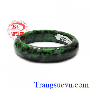 Ngọc cẩm thạch hay còn gọi là ngọc Jadeite là một loại ngọc quý thường được các vua quan thời xưa sử dụng. Vòng cẩm thạch bản hẹ cao cấp