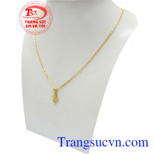 Bộ dây chuyền vàng nữ là món quà tặng tuyệt vời cho người yêu thương những dịp ý nghĩa