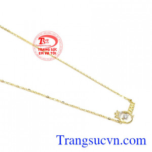 Bộ dây chuyền vàng nữ hoàng không chỉ mang lại vẻ nữ tính mà còn tôn lên vẻ cao quý cho phái đẹp.