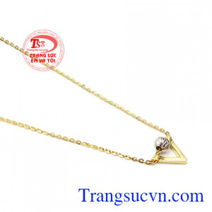 Bộ dây liền mặt hiện đại đem lại nét quyến rũ đến cho những người phụ nữ hiện đại.