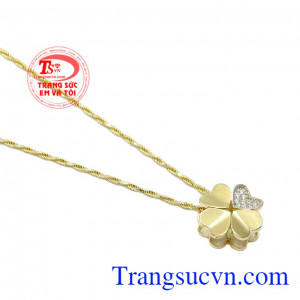 Biểu tượng cỏ 4 lá trong phong thủy còn mang lại may mắn, bình an cho chủ nhân,Bộ dây nữ vàng cỏ 4 lá