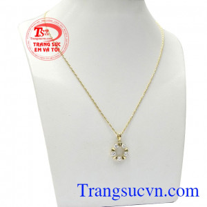 Bộ dây là vũ khí bí mật của phái đẹp, tôn lên vẻ đẹp sang trọng, xinh xắn của bạn nữ,Bộ dây nữ vàng kết nối trái tim