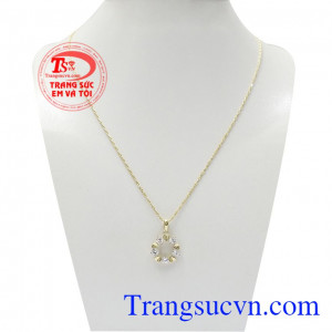 Bộ dây nữ vàng kết nối trái tim là bộ sản phẩm nhập khẩu hoàn toàn từ mặt dây tới dây chuyền, là món đồ không thể thiếu của phái nữ,Bộ dây nữ vàng kết nối trái tim