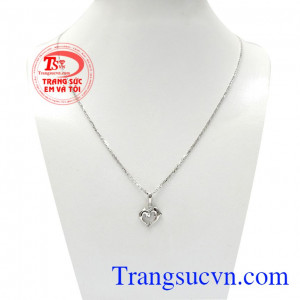 Bộ dây nữ vàng trắng cá heo là bộ sản phẩm thiết kế trẻ trung với hình ảnh cặp đôi cá heo mang nhiều ý nghĩa sâu sắc,Bộ dây nữ vàng trắng cá heo