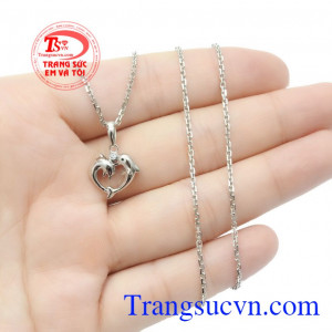 Một món quà tinh tế, phù hợp như bộ dây chuyền cá heo thể hiện được tâm ý, sự quan tâm đặc biệt của người tặng dành cho với người nhận,Bộ dây nữ vàng trắng cá heo