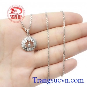 Thiết kế mới lạ, độc đáo được bảo đảm chất lượng từ thương hiệu Trang sức Em và Tôi nhiều năm uy tín,Bộ dây nữ vàng trắng trái tim