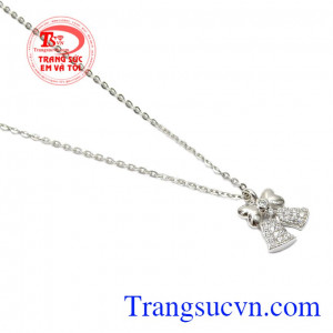 Vì thế, chiếc chuông thường được chọn để trang trí nhằm mang ý nghĩa là báo tin mừng và may mắn đến với mọi người,Bộ dây vàng trắng quả chuông