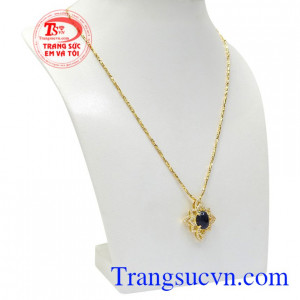 Thiết kế đường nét tỉ mỉ đường nét thanh thoát, trang trọng tạo nên một sản phẩm sáng lấp lánh. Bộ mặt dây chuyền nữ Opal