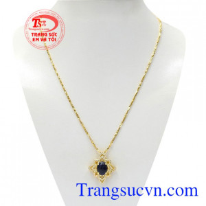 Bộ mặt dây chuyền nữ Opal mang lại vẻ quý bà, sang trọng cho phái nữ.