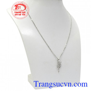 Bộ mặt dây là món trang sức đã quá quen thuộc với mỗi người con gái, khiến các nàng trở nên nổi bật hơn. Bộ mặt dây nữ thiên thần