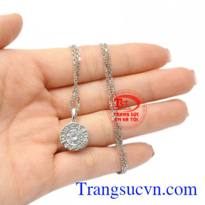 Bộ mặt dây vàng trắng ấn tượng vàng 10k thu hút mọi ánh nhìn.