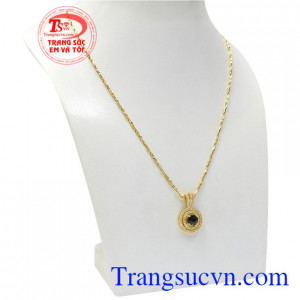 Bộ sản phẩm này sẽ toát lên thần thái thanh cao, nữ tính cho phái đẹp. Bộ mặt Sapphire nữ hoàng ánh sáng