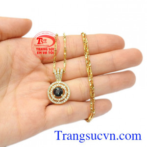Bộ mặt Sapphire nữ hoàng ánh sáng đeo hợp thời trang.