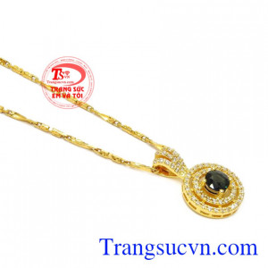 Không chỉ vậy, đá Sapphire còn mang lại sự giàu sang, thịnh vượng cho người đeo. Bộ mặt Sapphire nữ hoàng ánh sáng