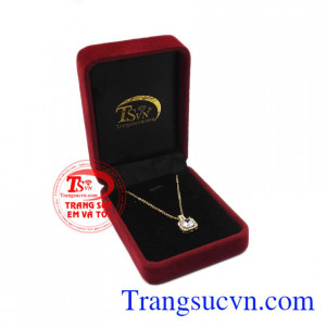 Bộ nữ trang quý phái sang trọng được bảo hành uy tín, giao hàng toàn quốc. Bộ nữ trang quý phái sang trọng.