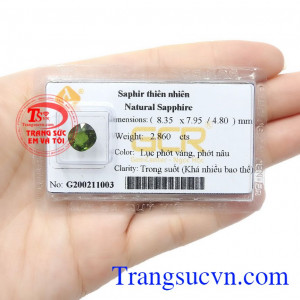 Theo phong thủy, đá Sapphire màu xanh lục là lá bùa mang lại may mắn cho người mệnh Mệc và Hỏa,Đá Sapphire ép vỉ công danh