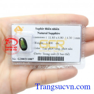 Trang sức có gắn đá Sapphire tượng trưng cho sự giàu sang, phú quý, ấm no, sung túc,Đá Sapphire ép vỉ sang trọng