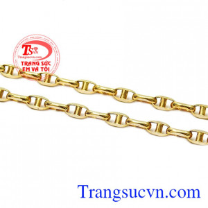 Sản phẩm được kết nối từ các mắt xích với nhau tạo nên sự liên kết bền bỉ. Dây chuyền nam sức mạnh